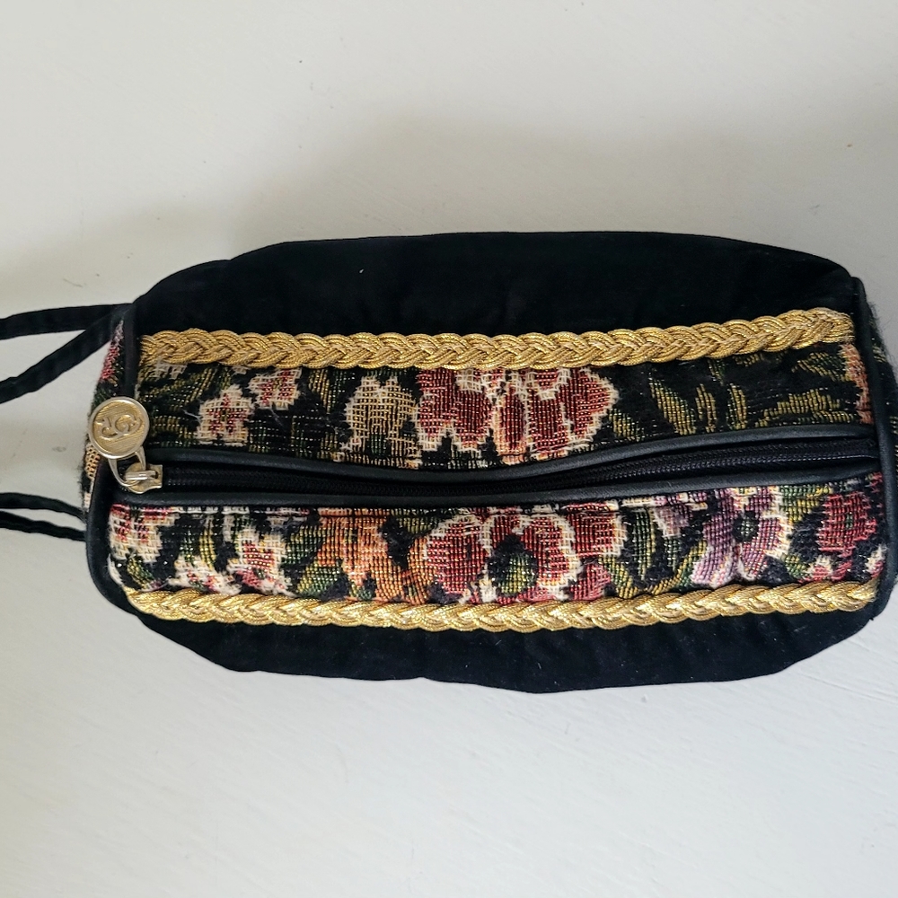 Beautiful vintage Oscar de la Renta cosmetic bag
